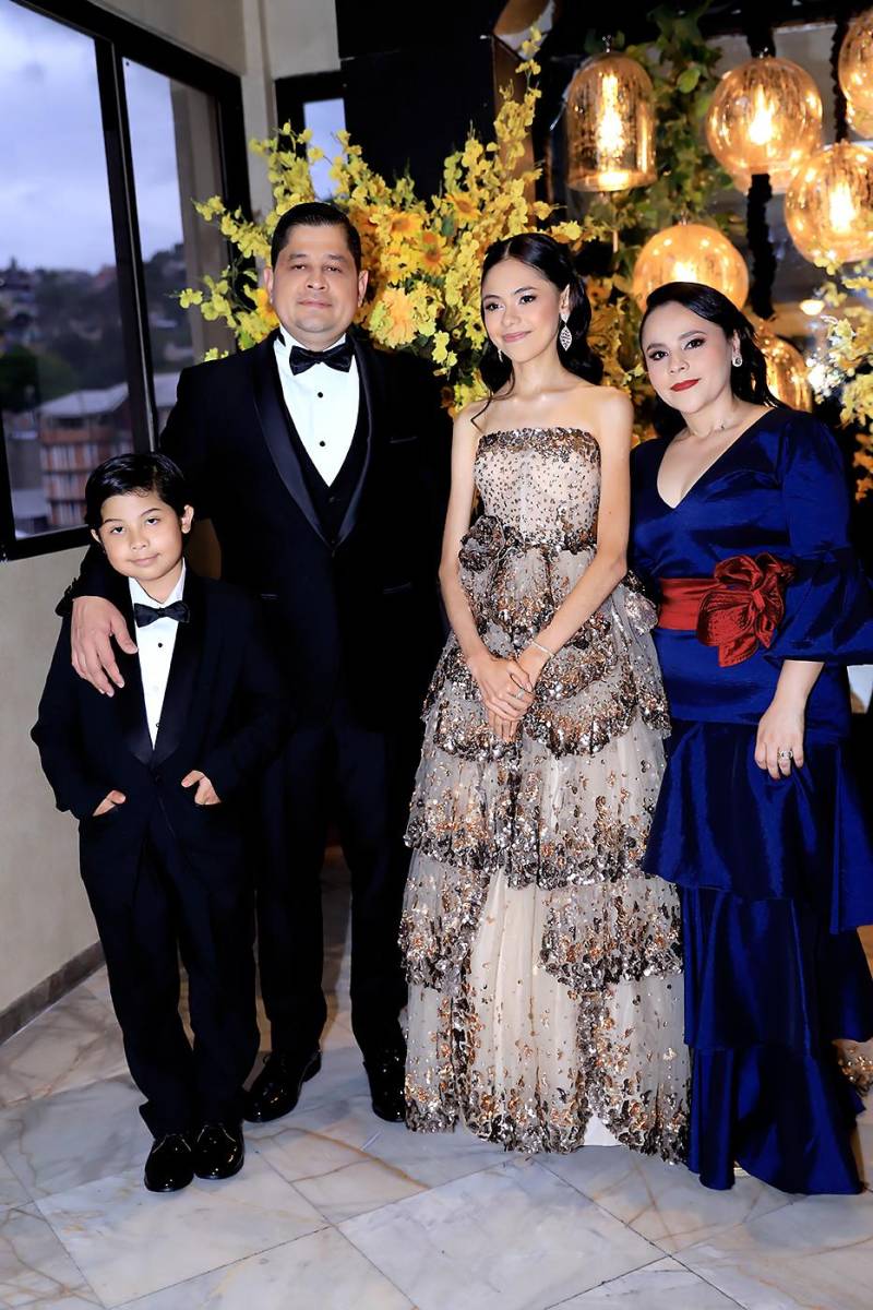 Fiesta de la prom 2025 de la Academia Los Pinares