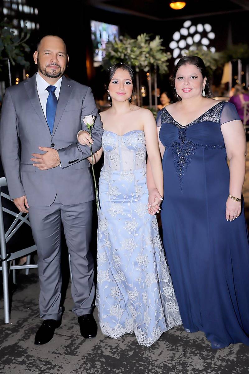 Rigoberto, Daniela Sequeira y Rosa Flores.