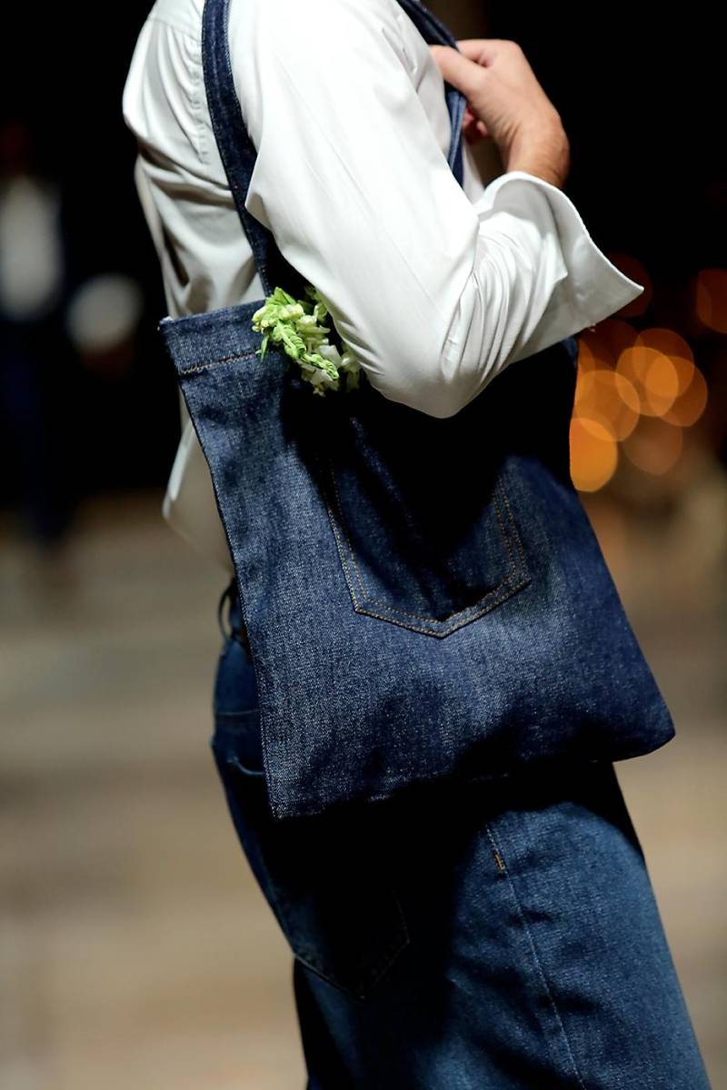 Denim bag para los que se apuntan al movimiento eco-friendly.