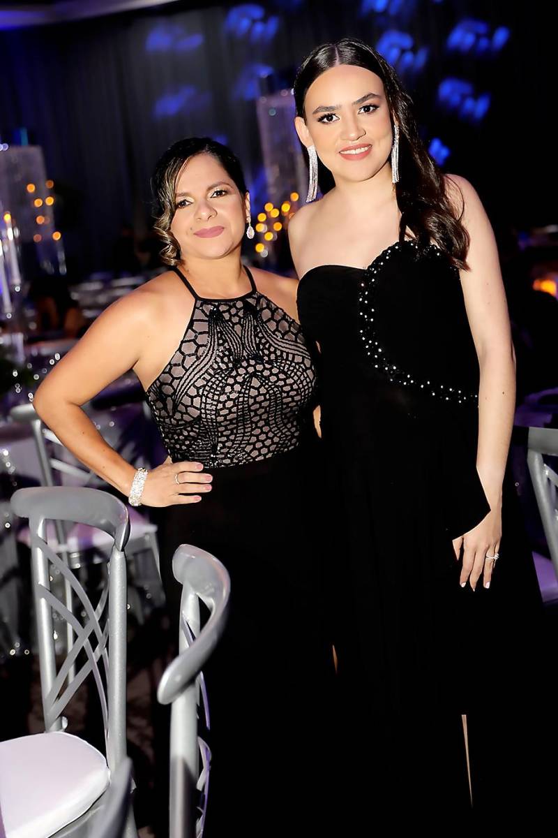 Jenny de García y Andrea Mendizábal