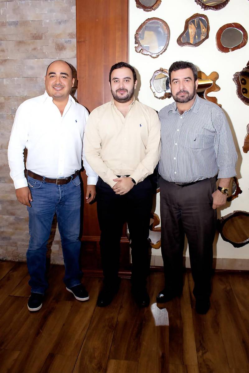 Omar Zúniga, Marcio Zacapa y su hijo Marcio. 