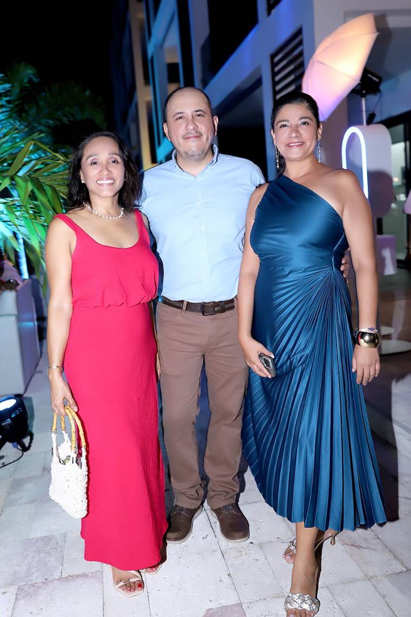 Lourdes Aguilar, Francisco Cruz y Mónica Pleitez.