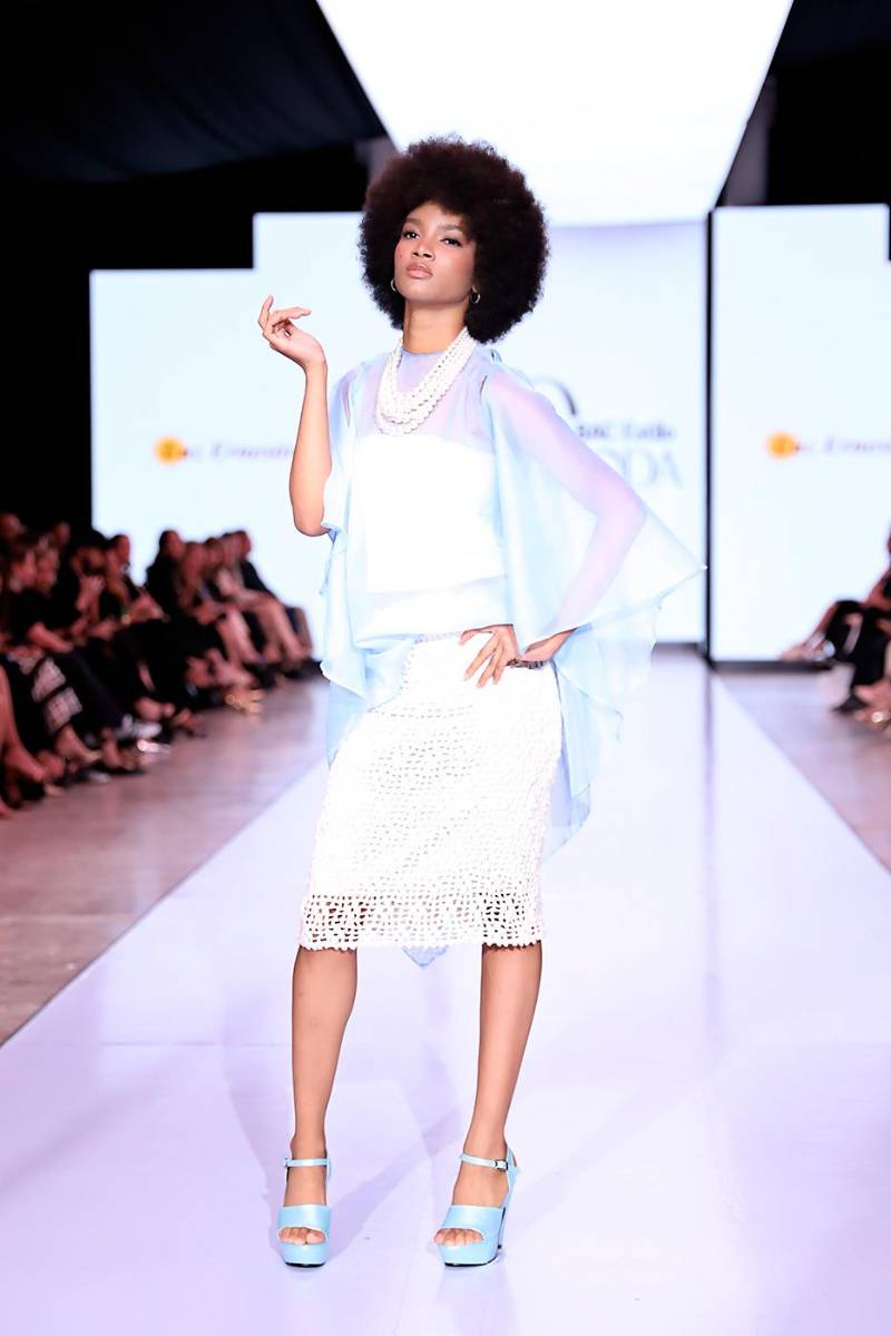 Luz Ernestina Mejía presenta Rosas Azules en la décima edición de BAC Estilo Moda