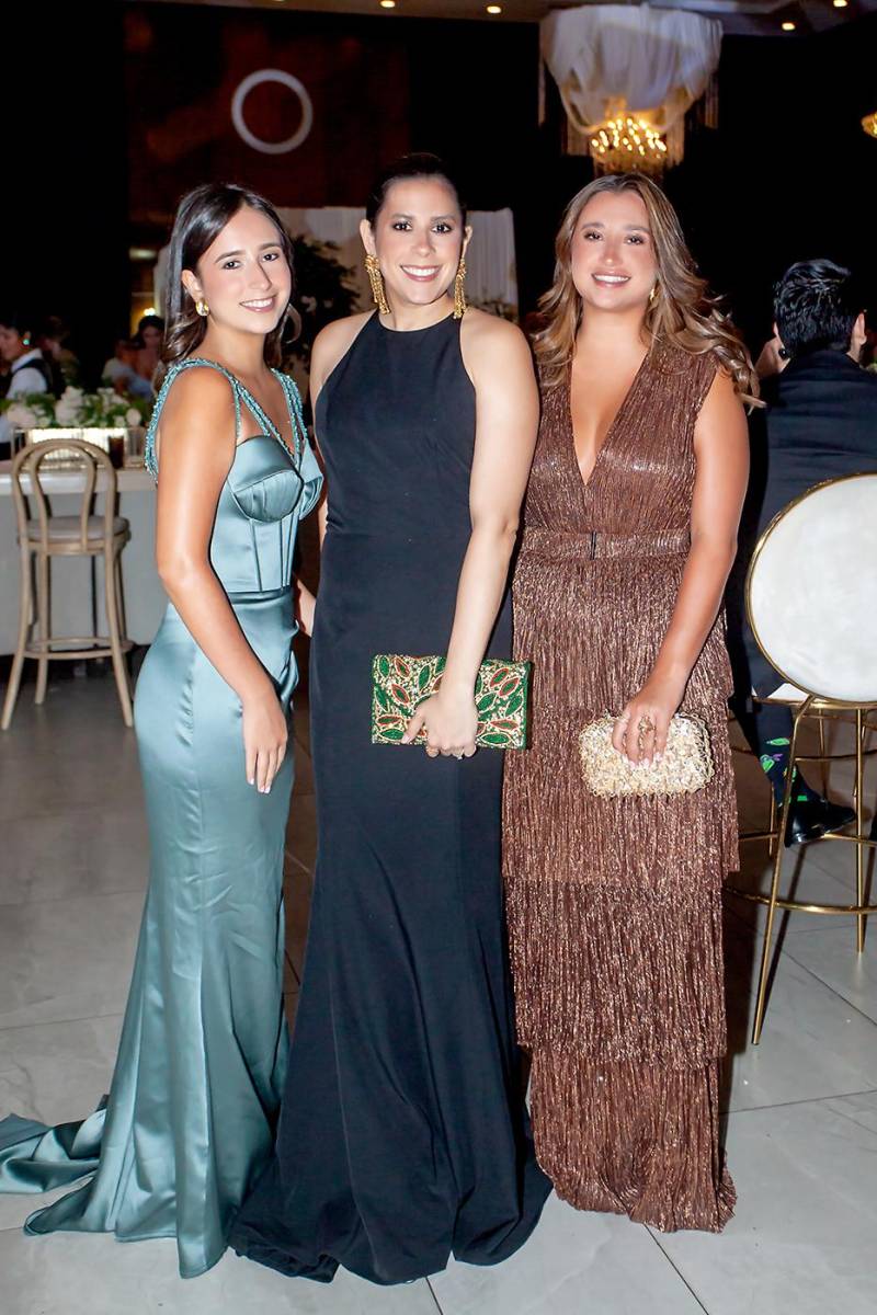 Viviana y Marisela Oberholzer con Michelle Marsan