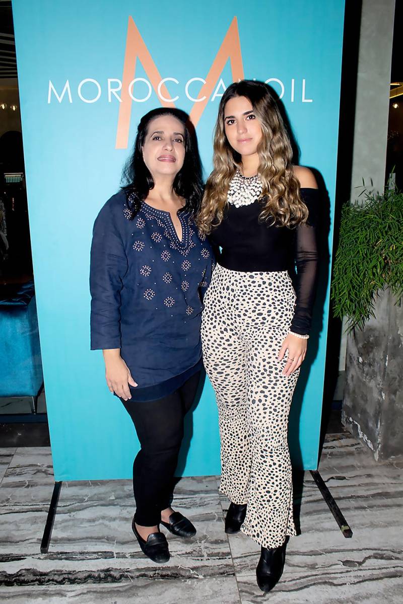 María Lucía y Michelle Handal.