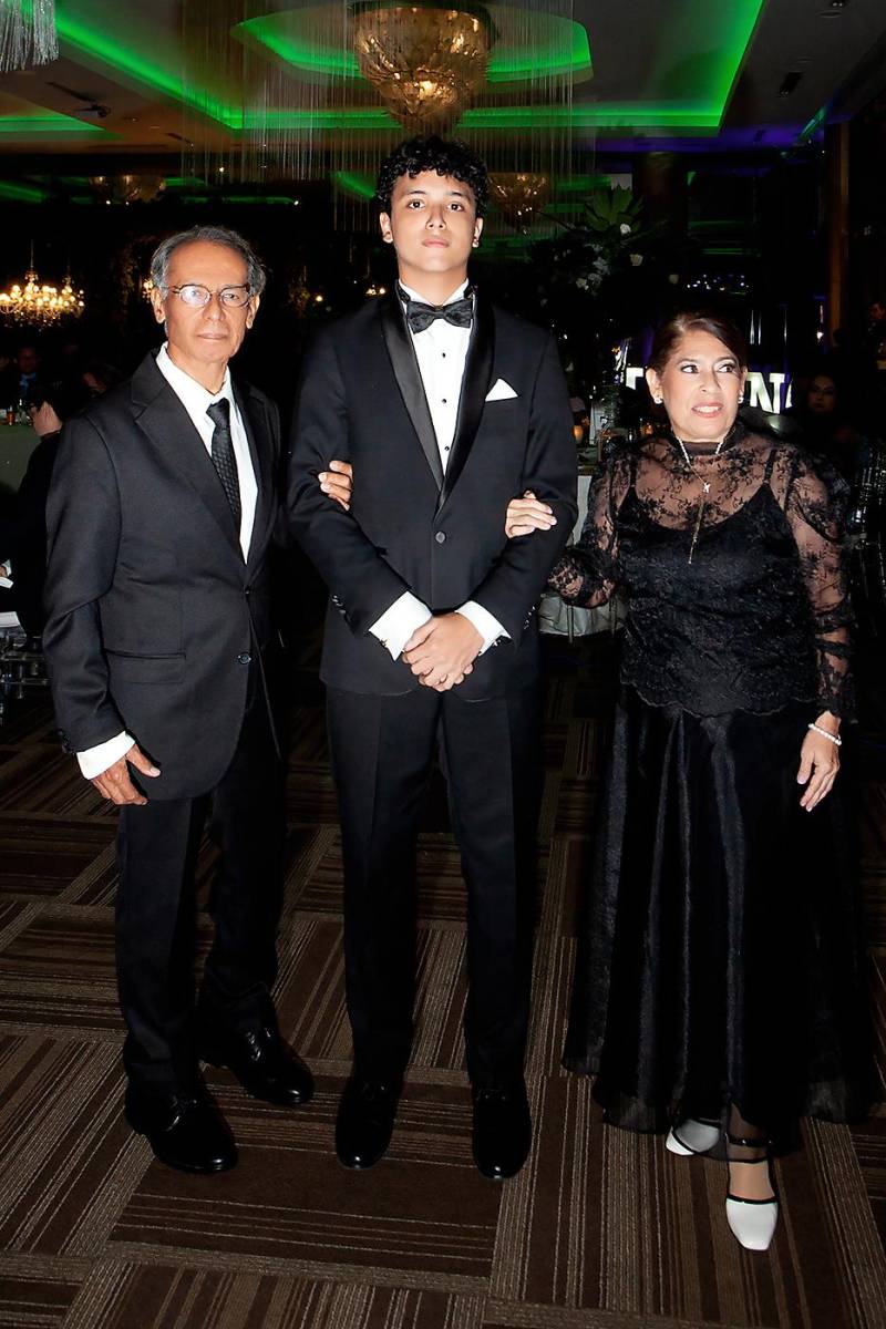 César, Arón y Claudia Cerrato.