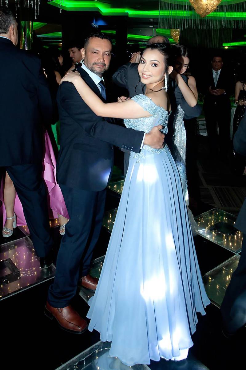 Alfredo y su hija María Fernanda Barrera.