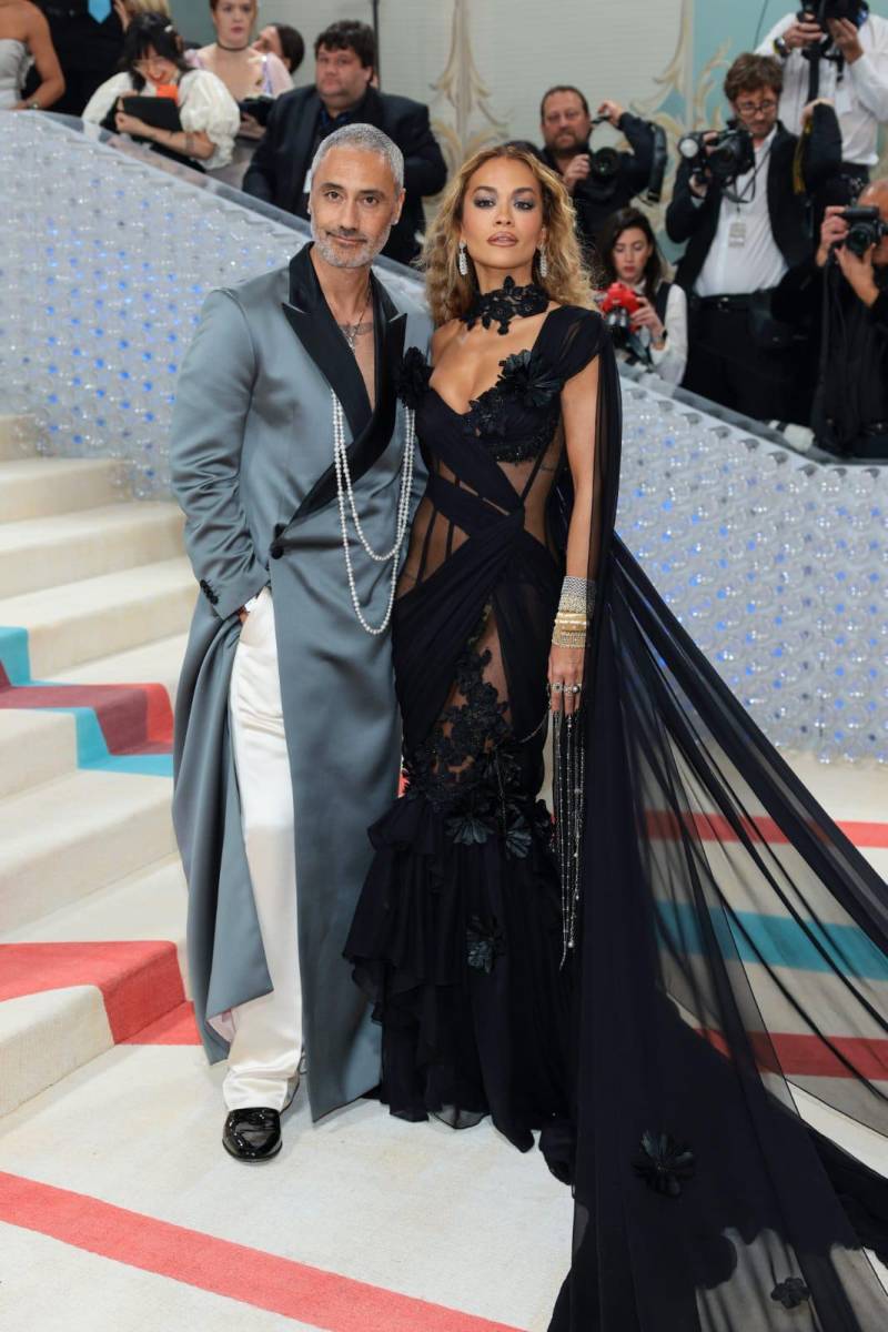 Taika Waititi y Rita Ora