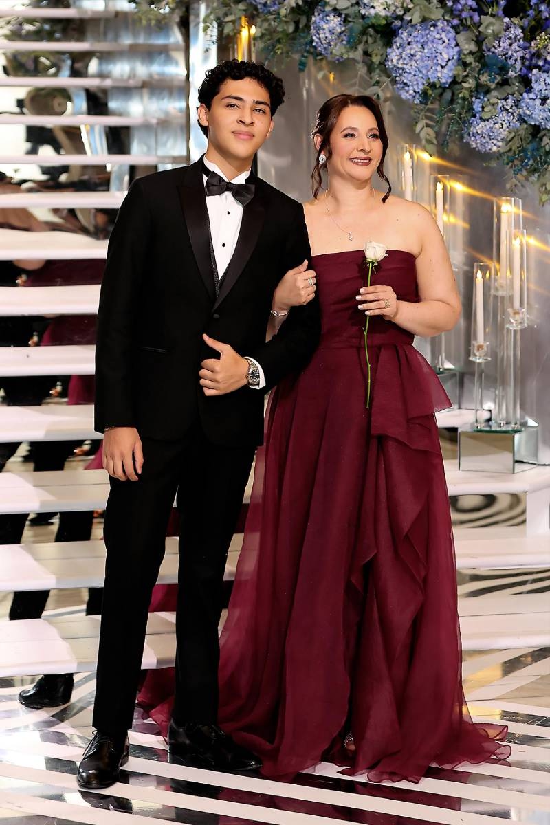 Eric Daniel Fortín García con su madre Fany García Pineda