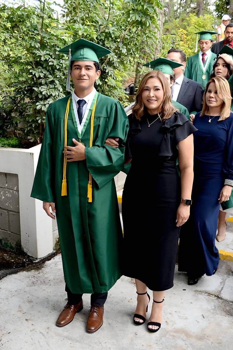 Graduación 2025 de la Academia Los Pinares