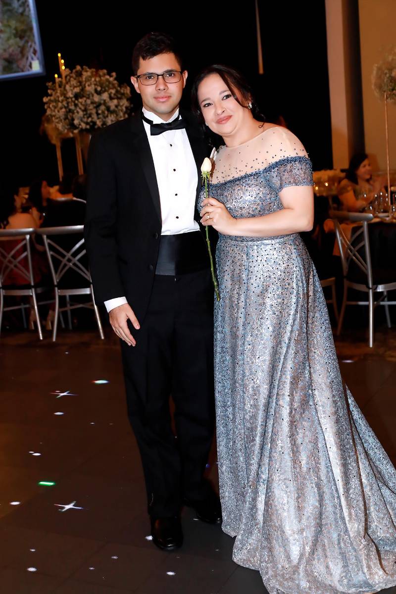 André Ordóñez y su madre Gretell Bados. 