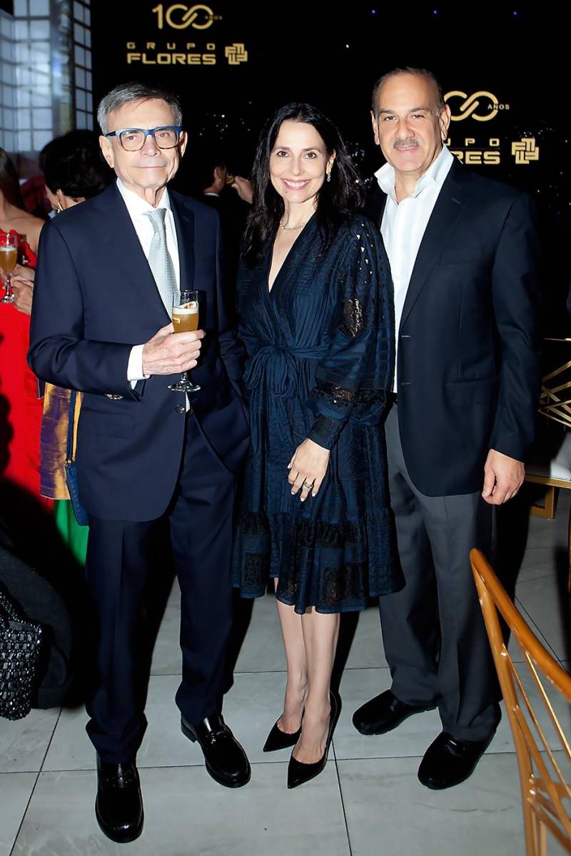 Alan Flores con Tatiana y Eduardo Kafati