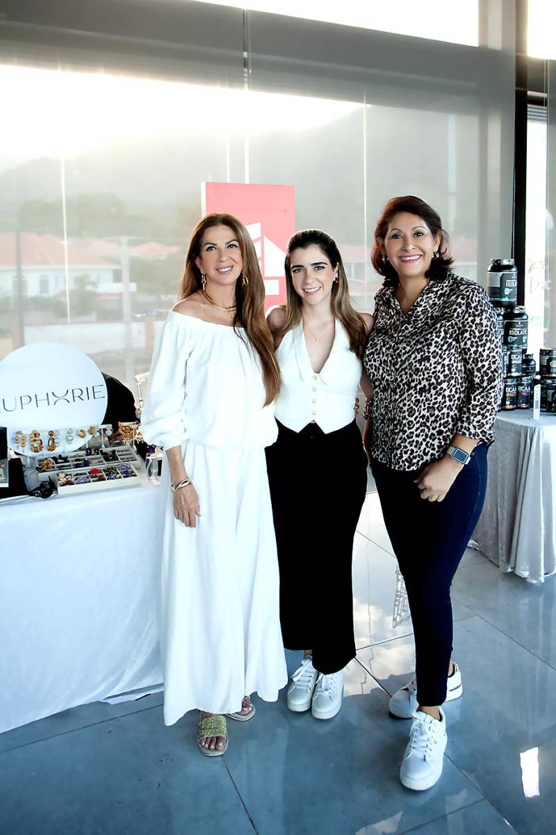 Carmen Chahín, Joana Bandy y Vilma Rivera.