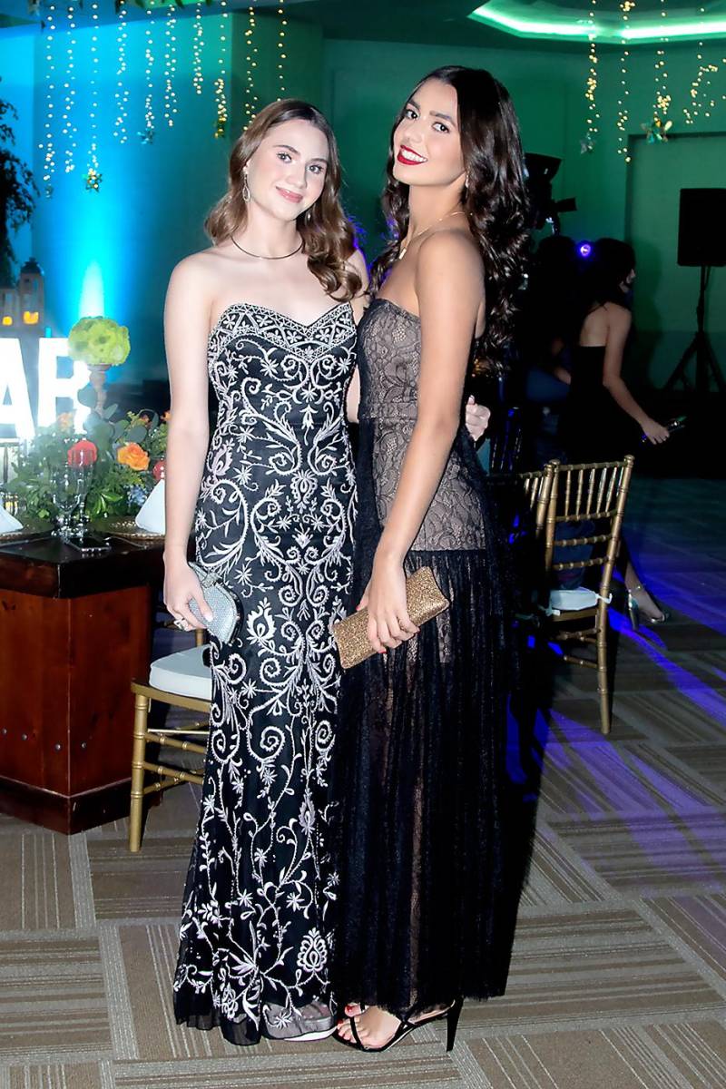 Elena Handal y Adriana Jarufe.