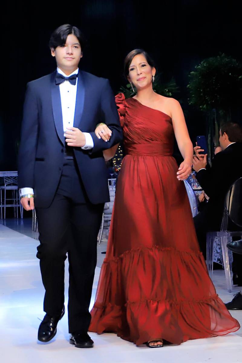 César Andrey Fúnez y Anahí.