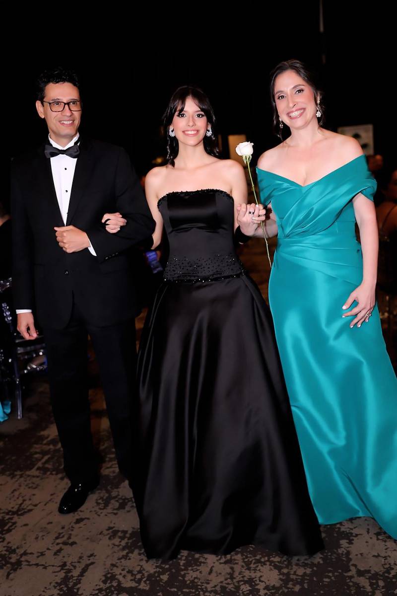 Rafael Larios, Ana Larios y Ana Maier.