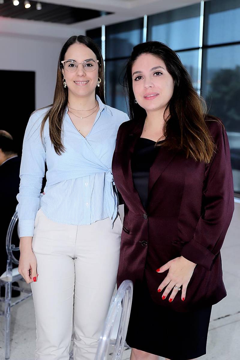 María del Cármen Ardón y Laura Sierra.