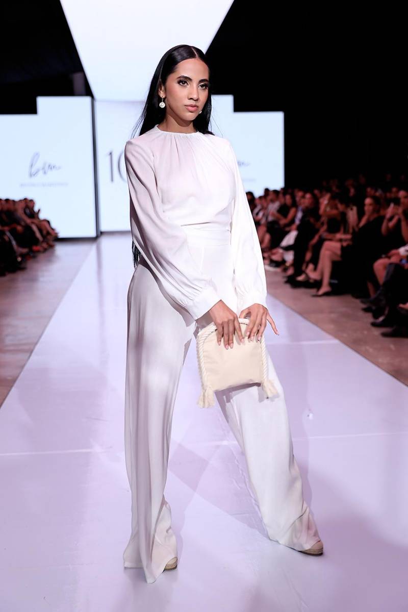 Set blanco con manga larga y pantalón palazzo