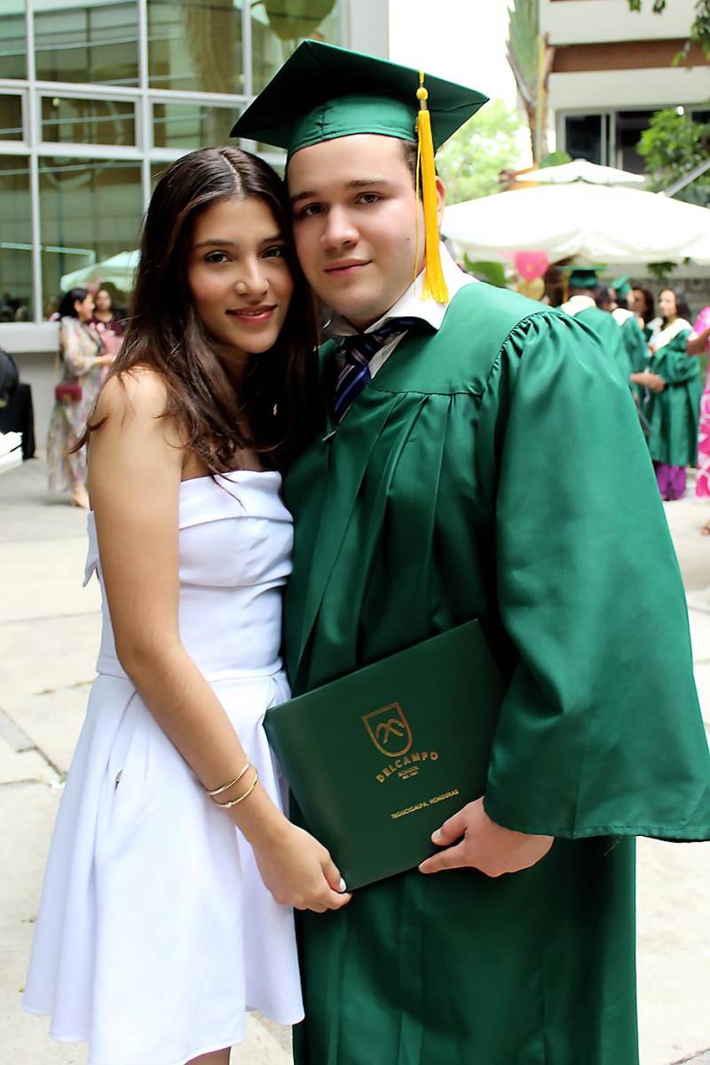 Graduación 2024 de DelCampo School