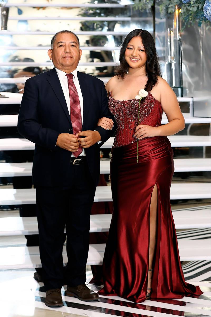 Rossély Thairy López Andino con su padre Cruz Epifanio López 