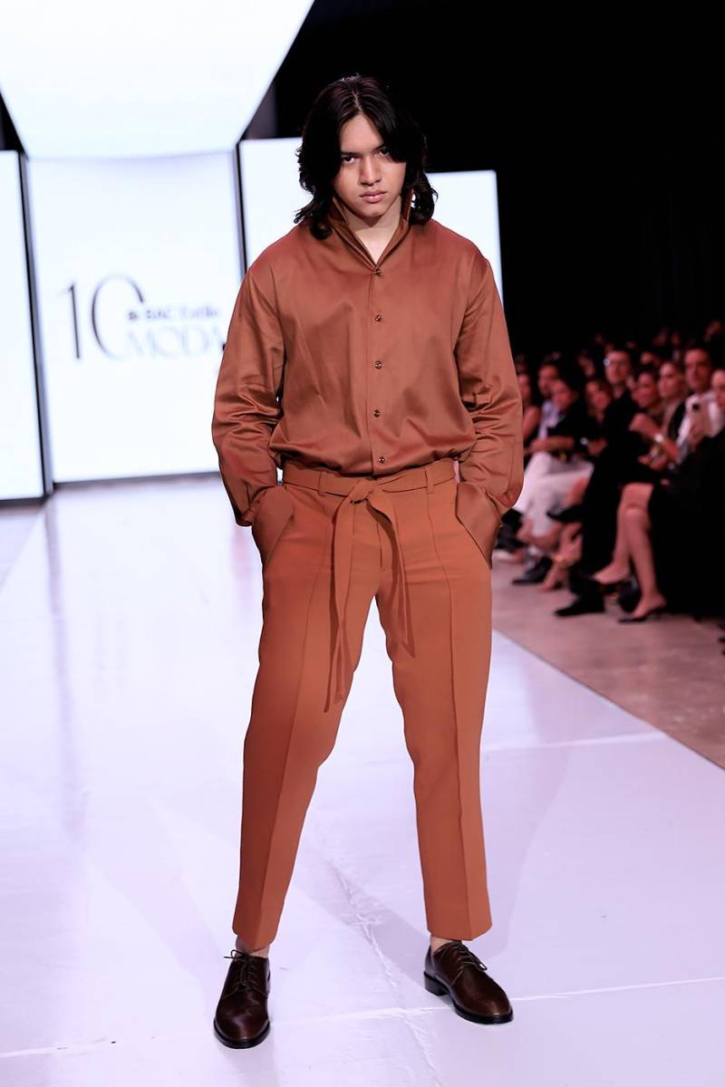 Look monocromático en el que se nota a simple vista el talento de la diseñadora para crear un estilo urbano pero a la vez elegante