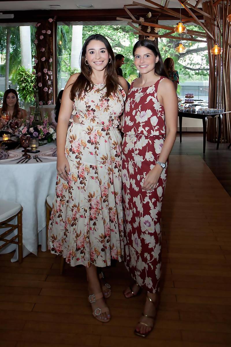 Daniela Sierra y Claudia Kattán de Hawit.