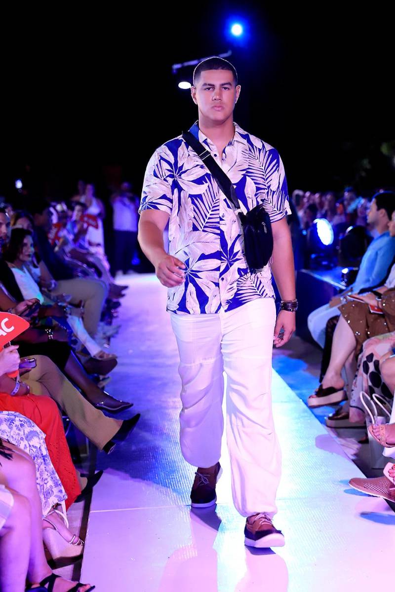La pasarela de Roatán Vibes Boutique en el Roatán Fashion Show 2025