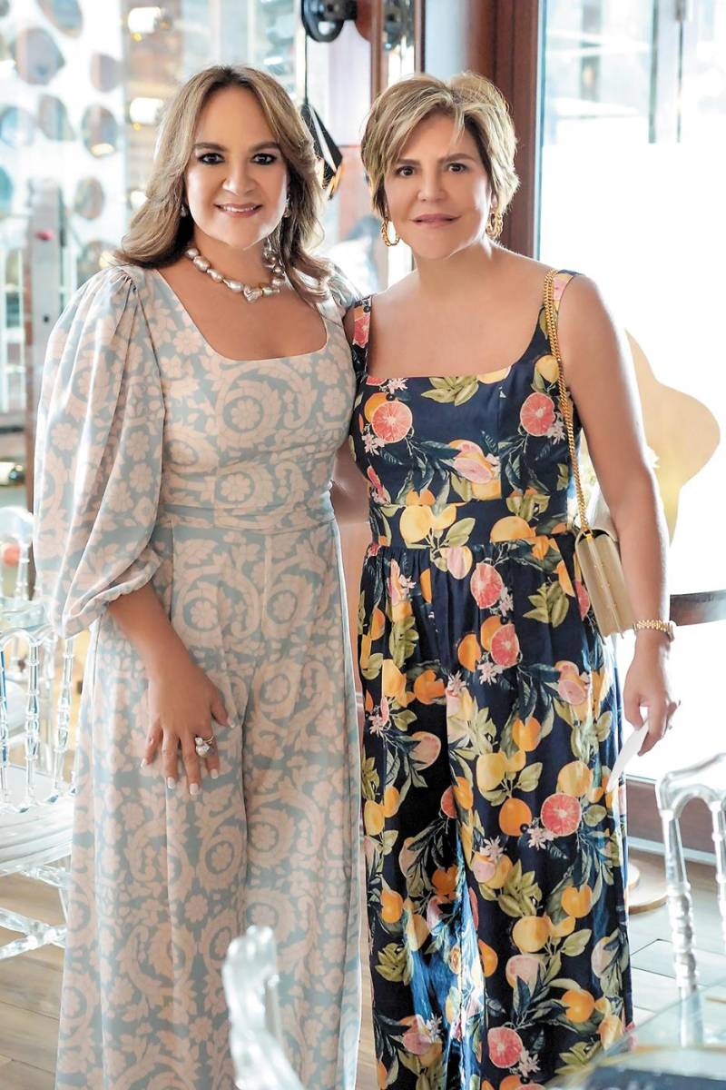 María Elena López y Gachy Larach.