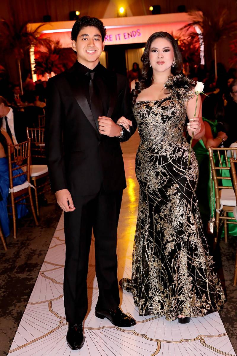 Luis Romero y su madre Isis Mendoza. 