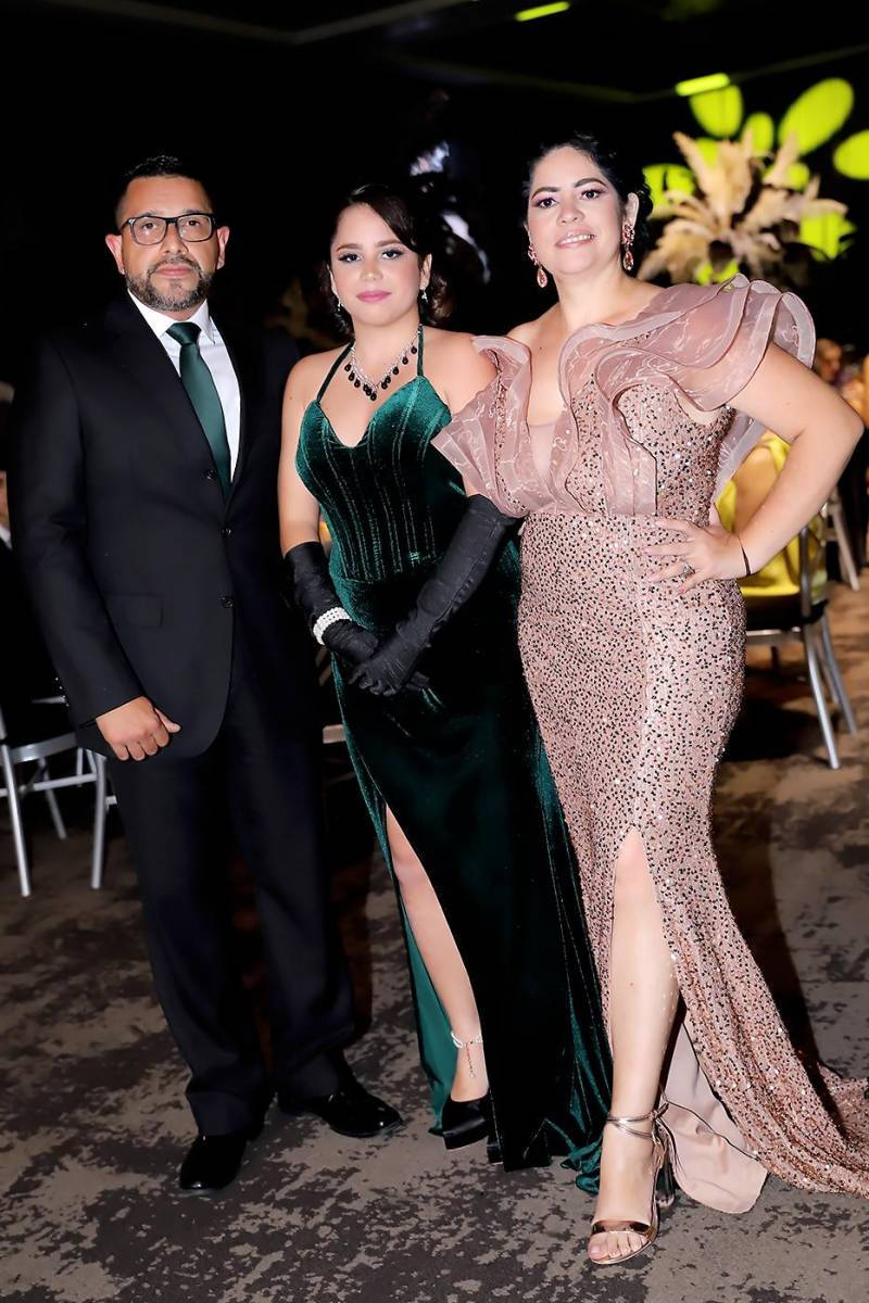 Rubén, Paola Vivas y Dara Anchecta.