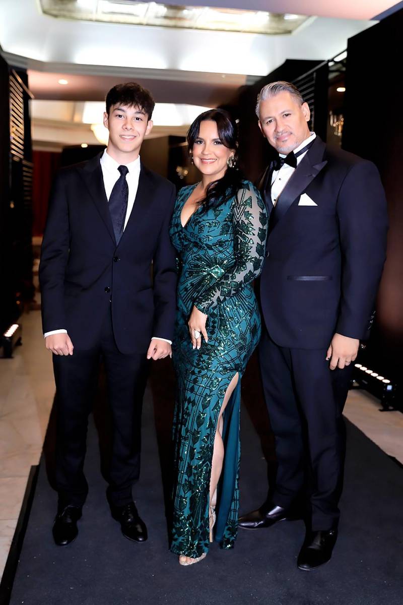 Invitados a la prom 2025 de DelCampo School