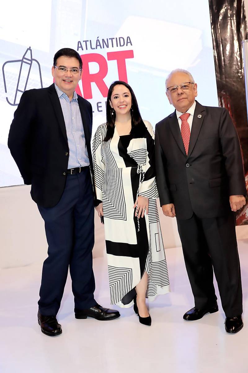 Carlos Girón, Gabriela Delgado y Faustino Laínez. 