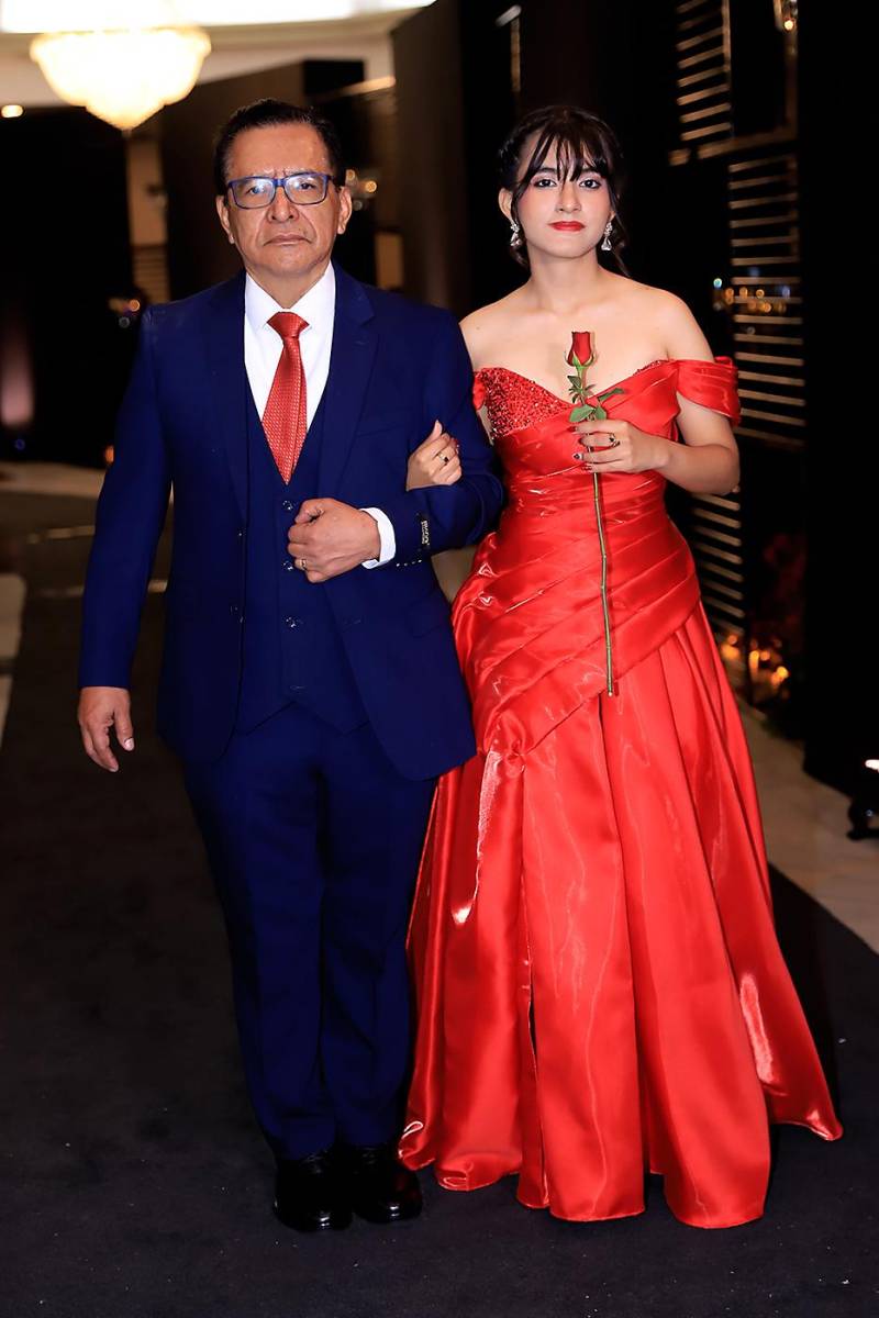Desfile padres e hijos de la prom 2025 de DelCampo School