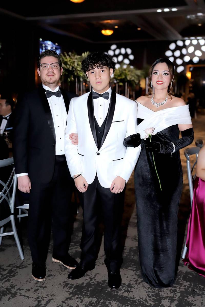 William, William Teodoro Bracamonte y Abby Alemán.