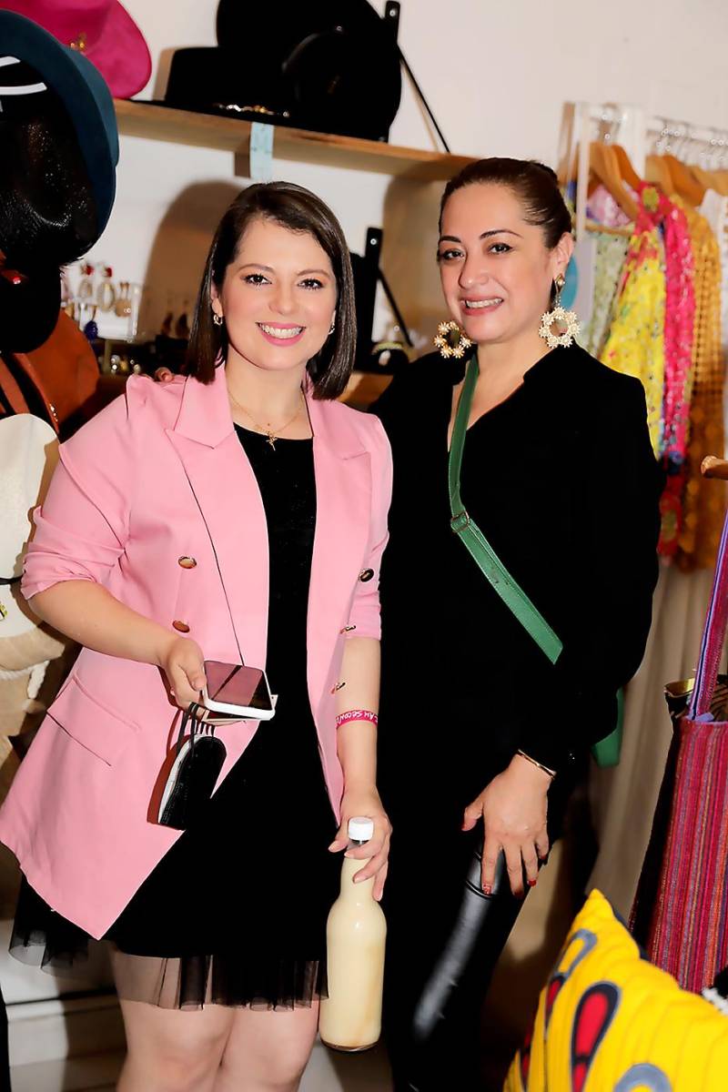 Jackie Redondo y Marisela Cano, diseñadora de Maca