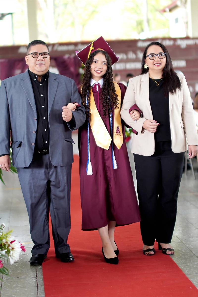 Graduación de los seniors 2026 de Mayan School