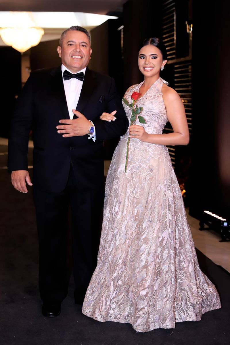 Desfile padres e hijos de la prom 2025 de DelCampo School
