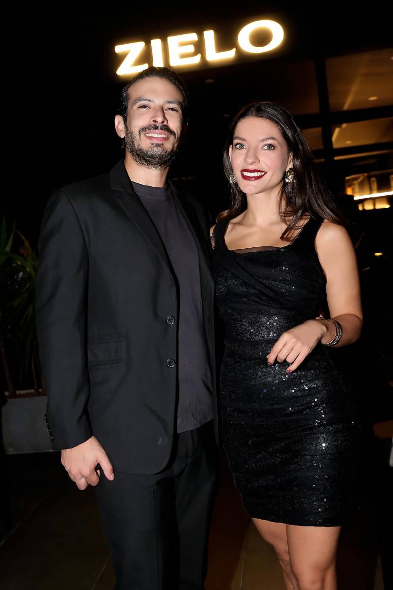 Juan Carlos Mendieta y Sofía Clare.