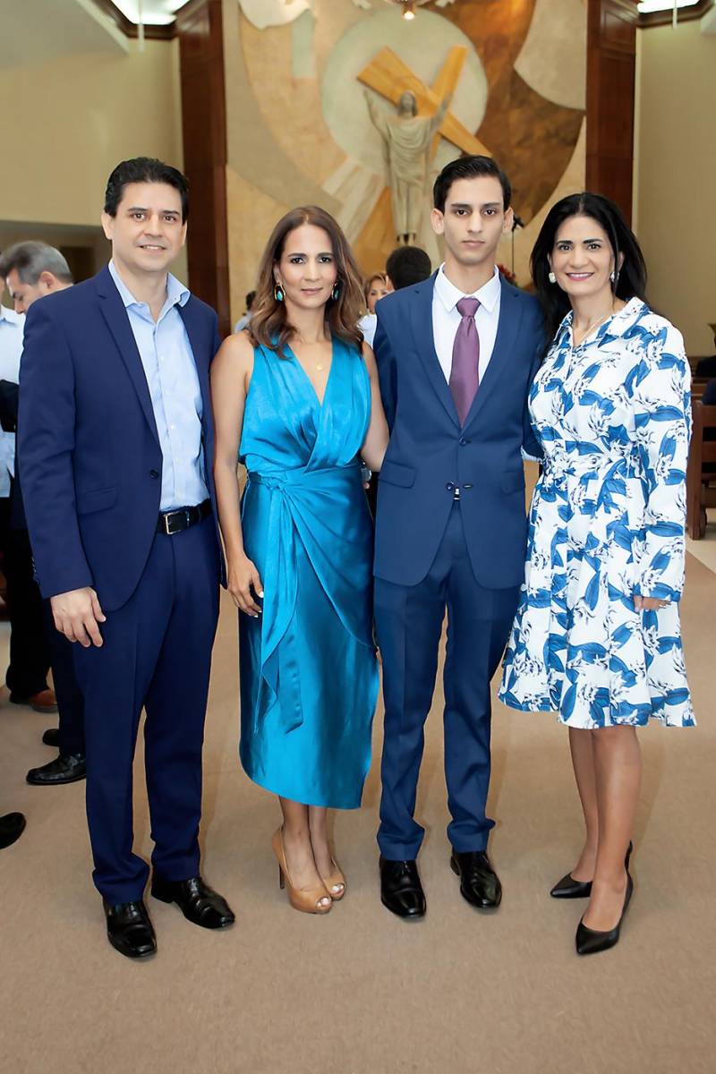 Franklin y Roxana Ramos con Juan Diego Ramos y Sandra de Handal.