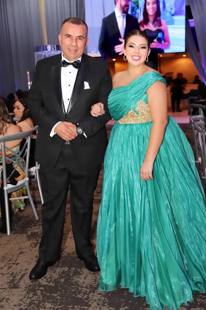 Randall Chang con su hija Carolina Chang Murillo 