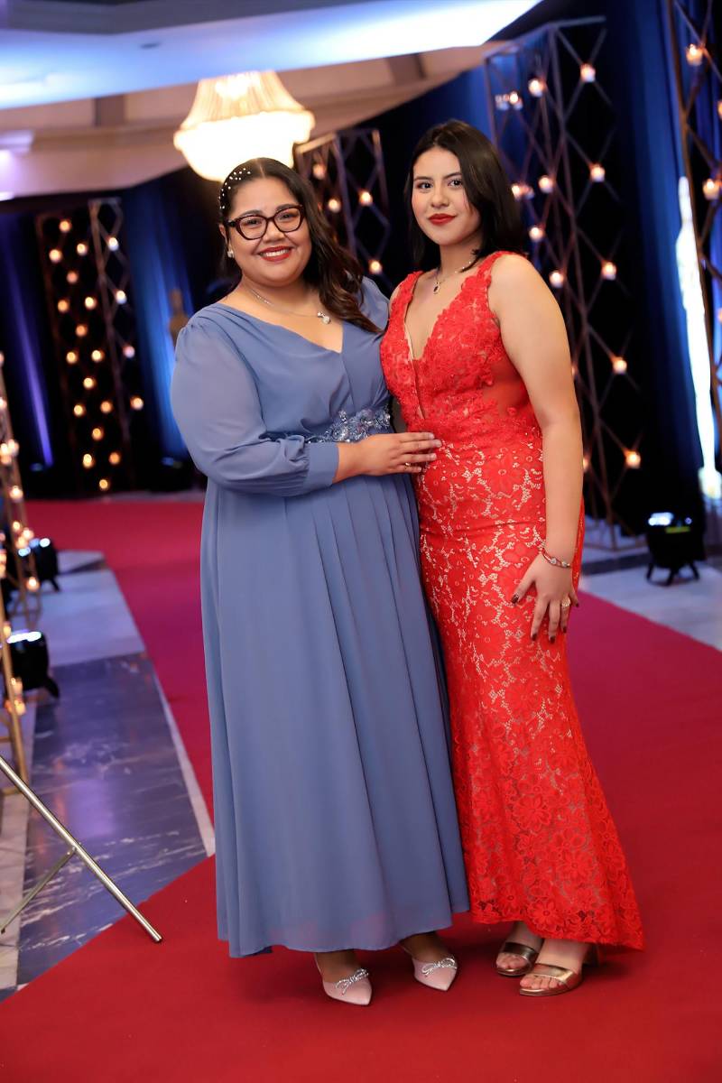 Desfile padres e hijos de la prom 2025 del Instituto San José del Carmen