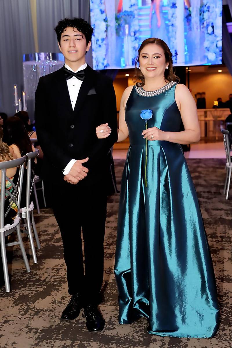 Alfred David Agüero y su madre Martha LeticiaValladares