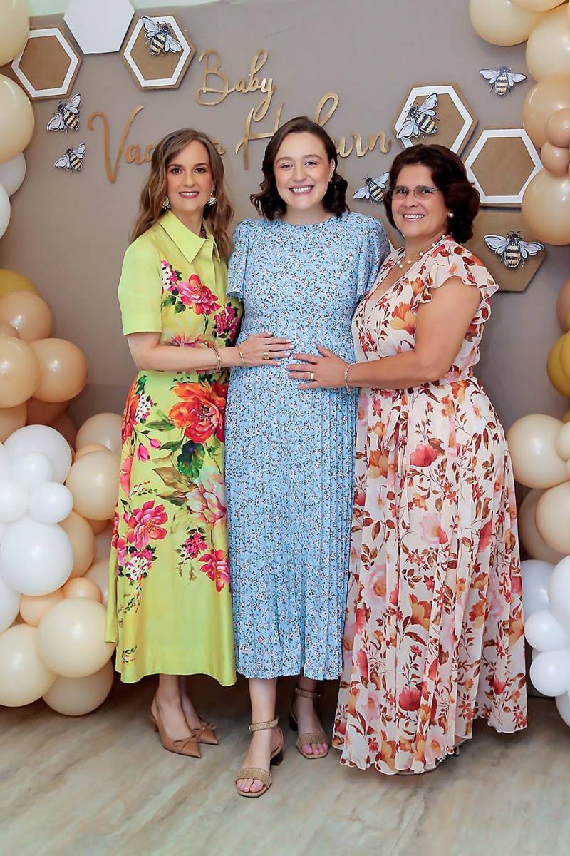 Elena Hepburn, Arabella María Hepburn y Carmen Orellana