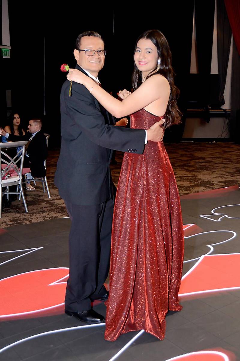 Desfile padres e hijos de la prom 2024 de England School