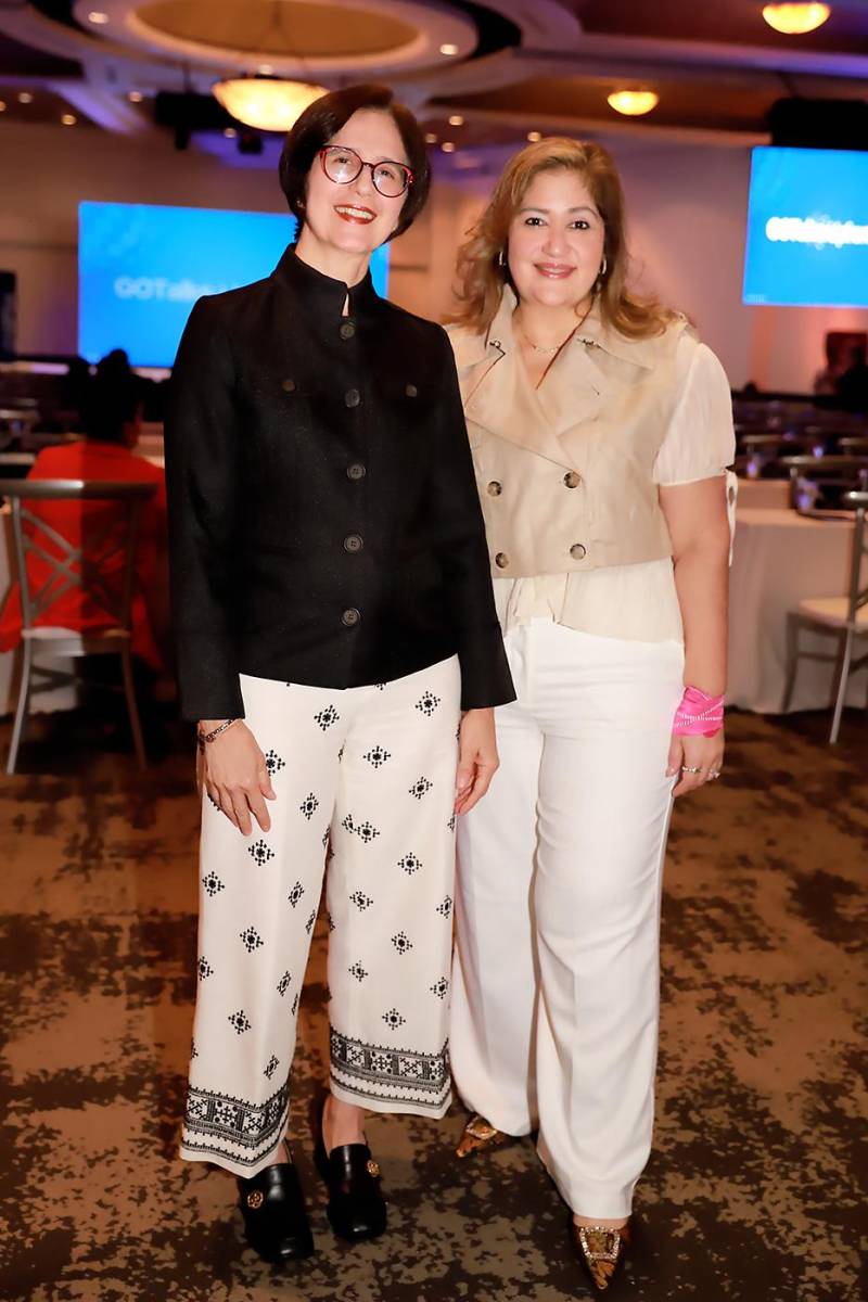 Luz María e Isabel Sabillón.