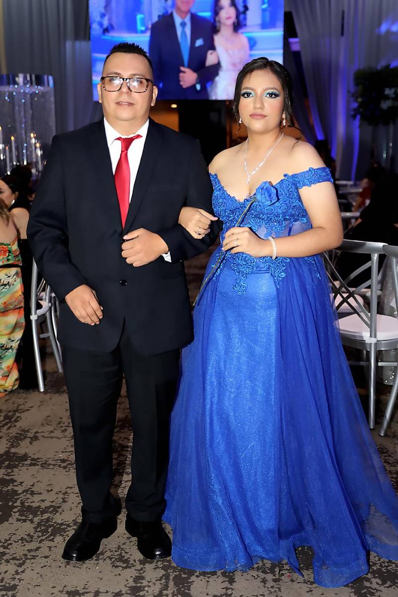  Ruth Marian Rubí Colindres con su tío Misael Colindres