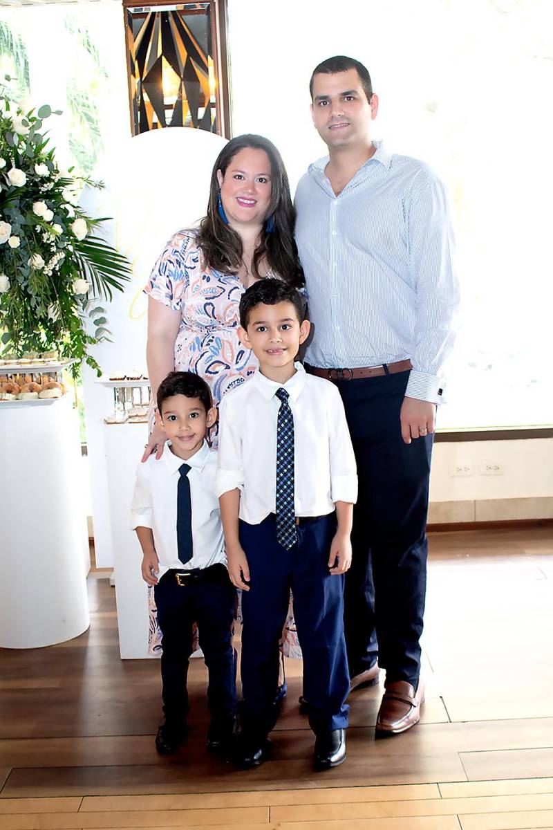 Karina y Bassen Nassar con sus hijos Christopher e Ian.