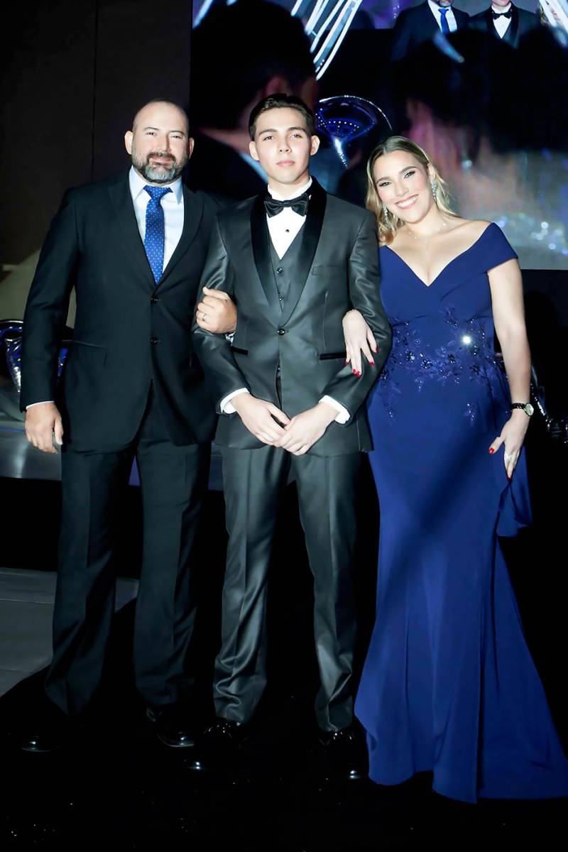 Simón y Simón Handal con Marcela Valle.