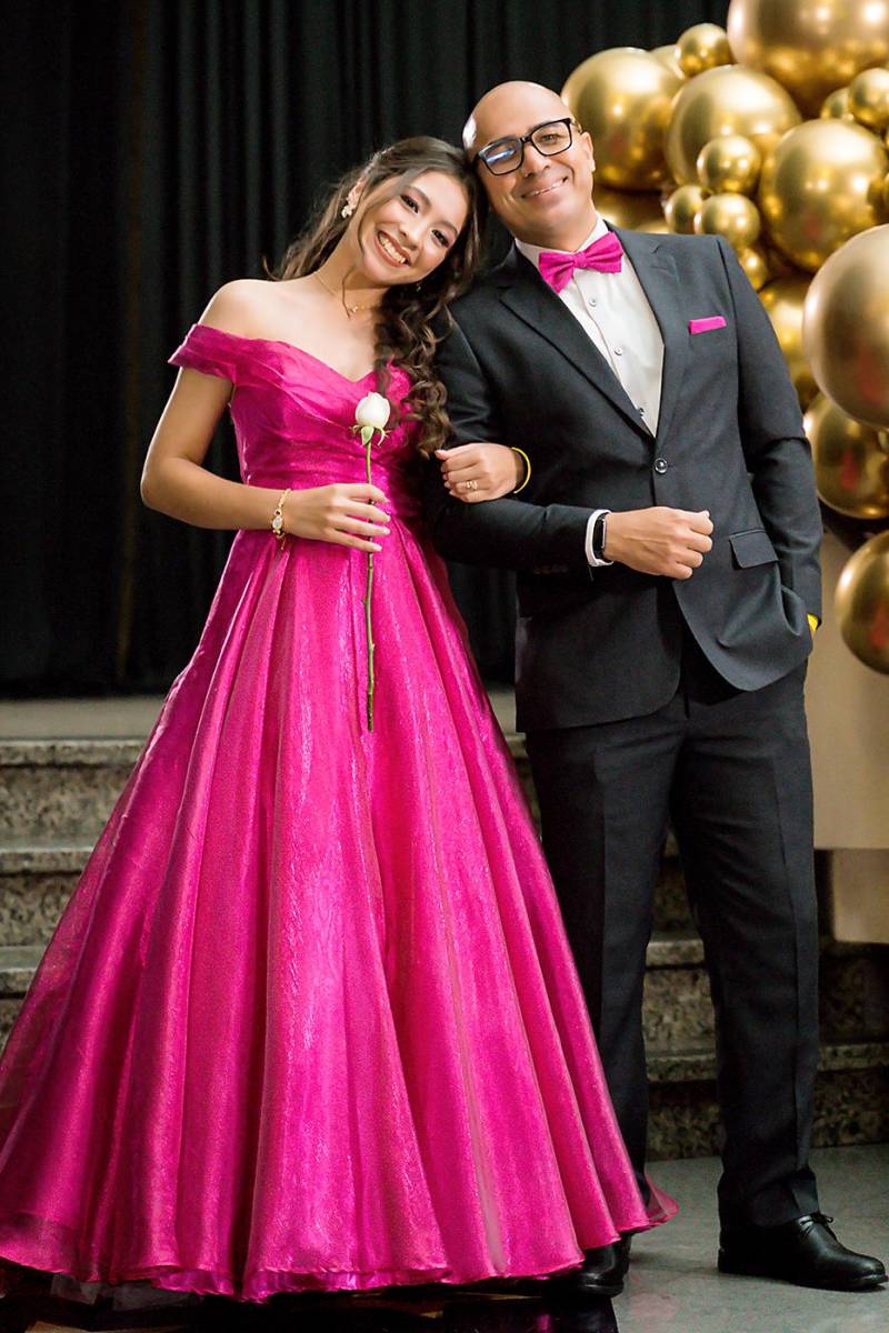 Desfile padres e hijos de la prom 2024 de IHCI Bilingual School
