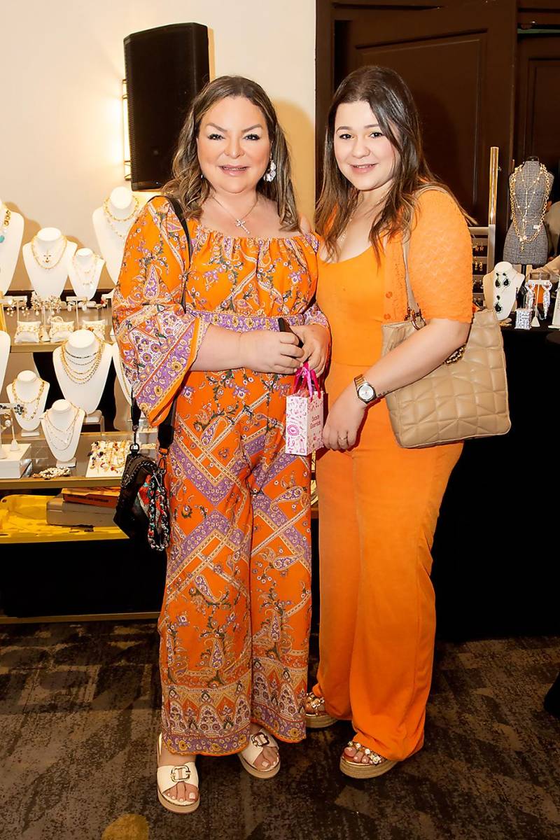 Perla Pineda y Yadira Ávila.